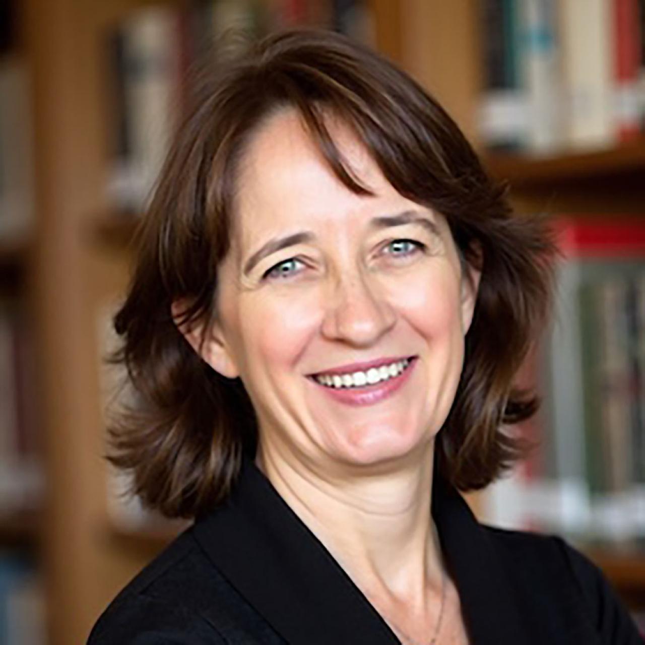 Mary McAveney headshot