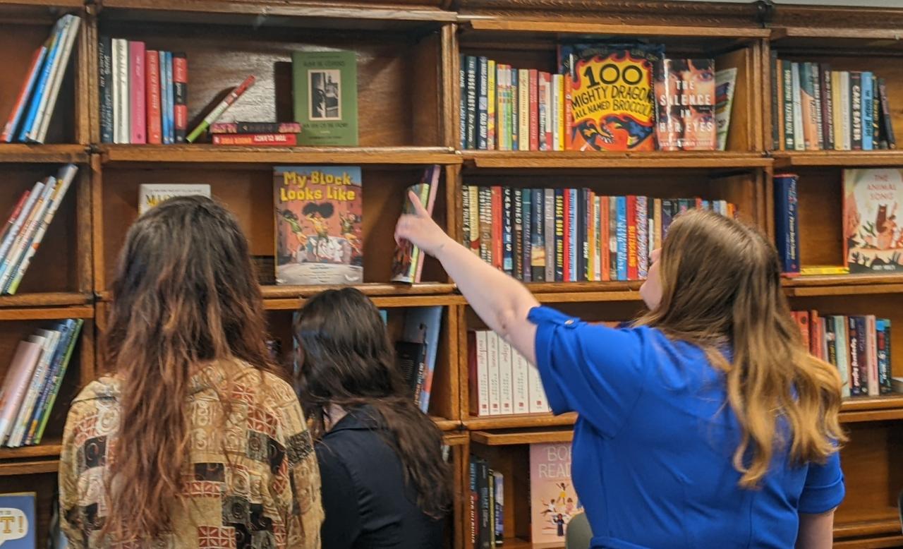 SPI STUDENTS POINTING