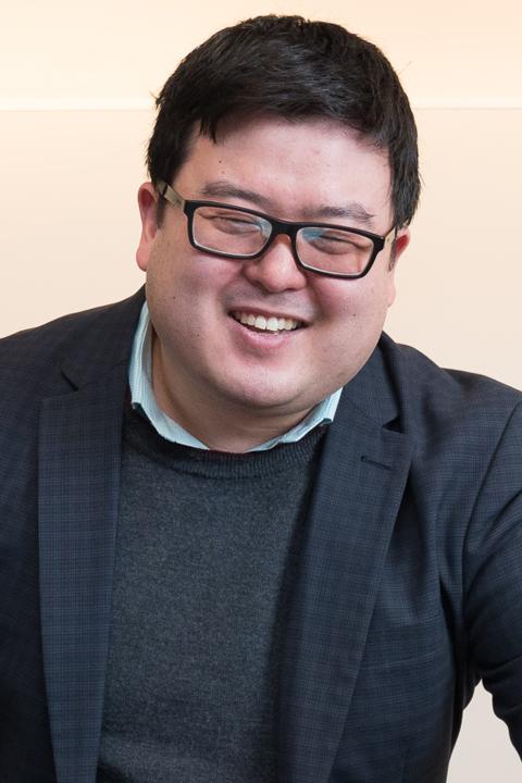 item.storyPage.activeImage.alt || true