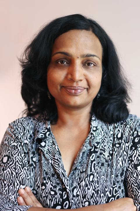 item.storyPage.activeImage.alt || true