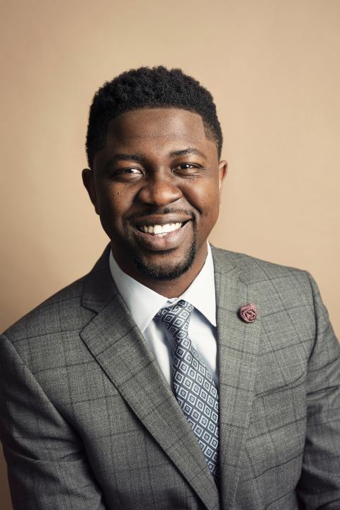 item.storyPage.activeImage.alt || true