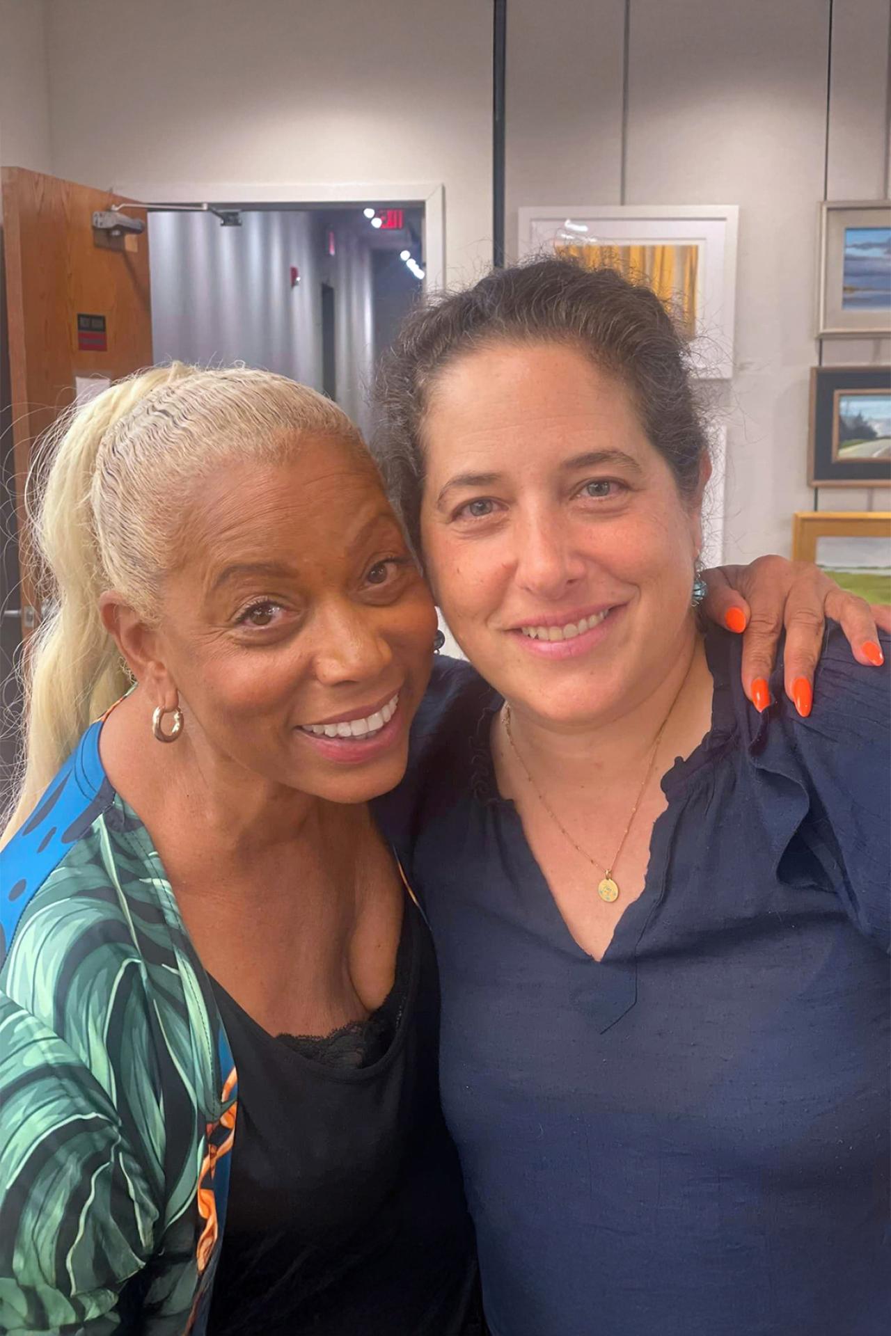 NYU SPS CE instructor Abby Russell smiles for a photo with Rolonda Watts at Sticks and Stones Comedy Club