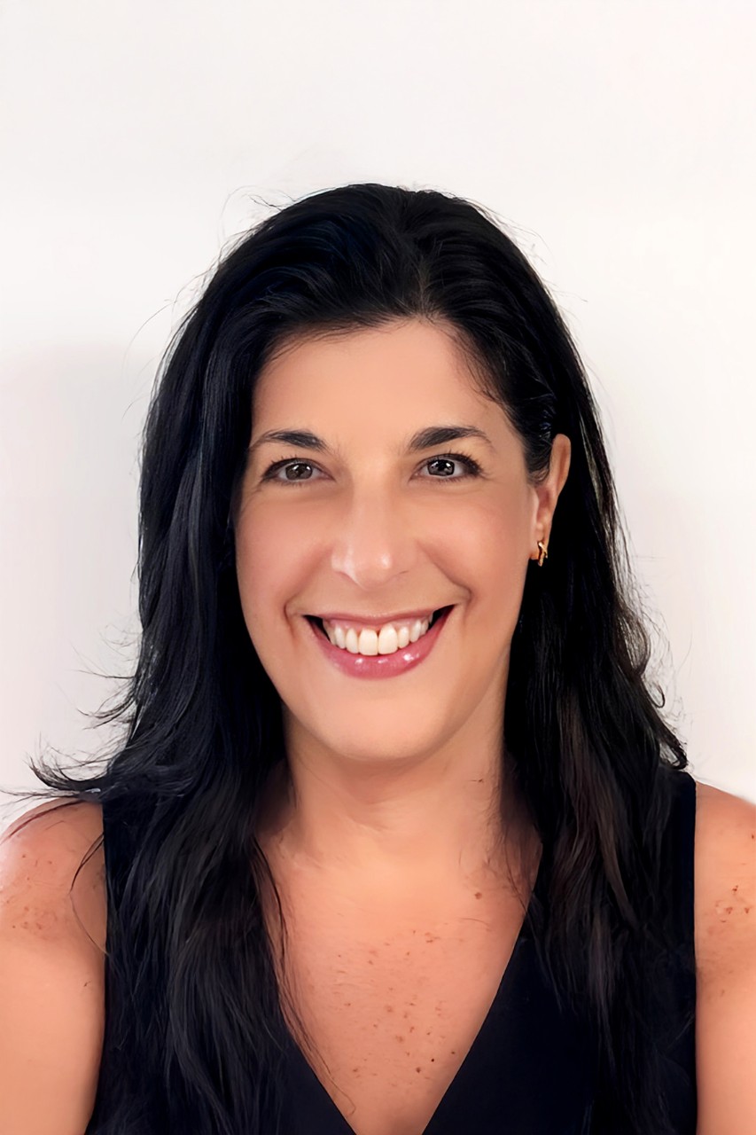 NYU SPS CE instructor Leslie Nydick smiles in a screen grab from one of her Certificate in Human Capital Management online classes