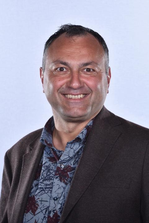 item.storyPage.activeImage.alt || true