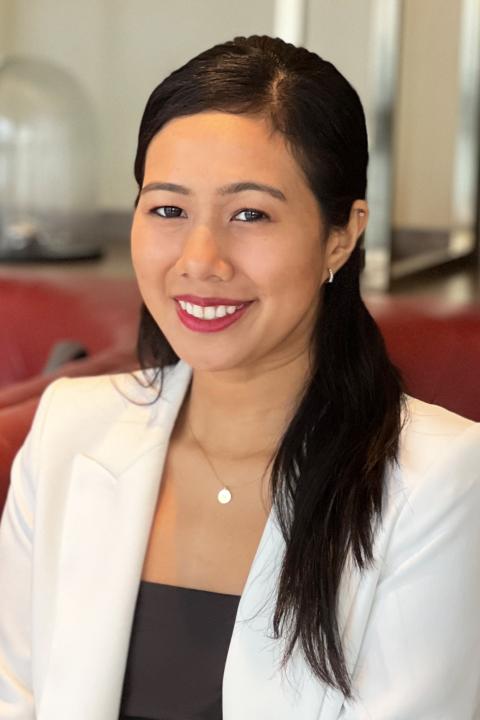 item.storyPage.activeImage.alt || true